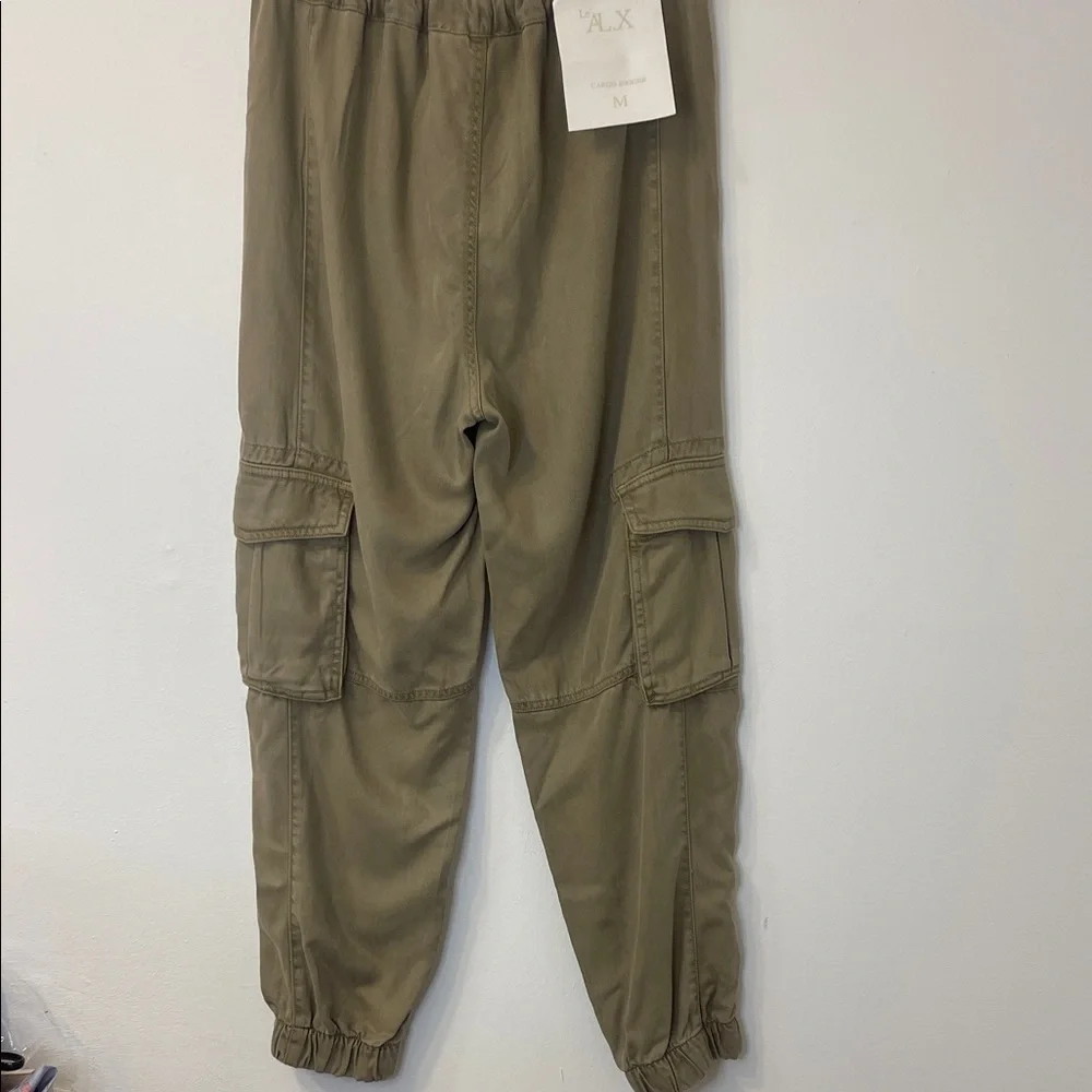 Le’AL.X Women's Tan Cargo Joggers Medium Waist 15”-17” Inseam 28” NWT - Picture 6 of 13